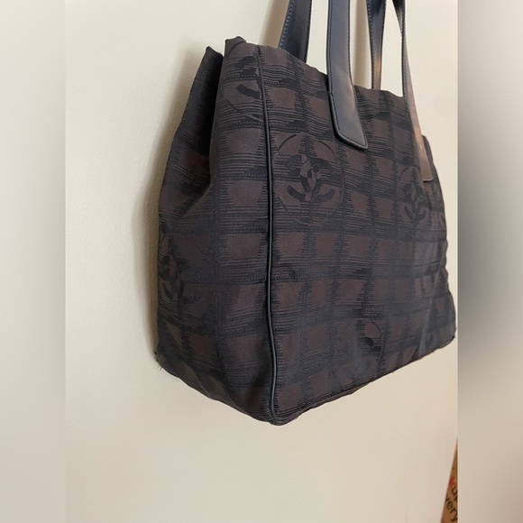 Authentic Chanel Tote 🖤 - Picture 4 of 13